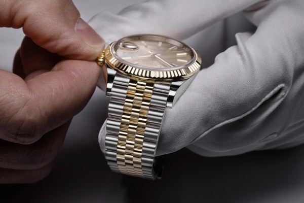 Manutenzione Rolex presso Gioielleria Stedile, rivenditore Autorizzato Rolex a Madonna di Campiglio in Trentino